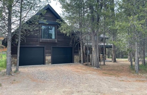 Island Park Cabin | New Mountain Modern Cabin 25 min from Yellowstone