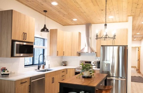 Island Park Apartment | NEW Mountain Modern Cabin (Unit 1)