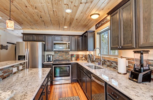 Fairplay Cabin | New Mountain Retreat - Secluded Rockies Basecamp - Hot Tub - Sleeps 6