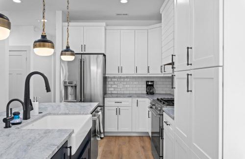 Heber House | New Mountain Retreat with Hot Tub & Putting Green