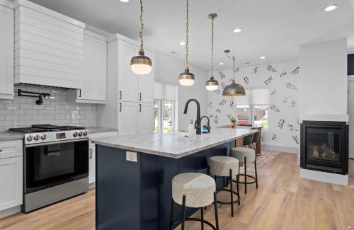 Heber House | New Mountain Retreat with Hot Tub & Putting Green