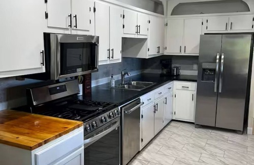 Rumney House | NEW! Mountain View Escape w/Hot Tub