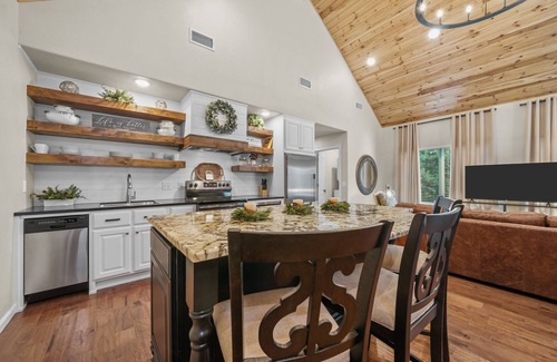 Mena House | NEW! Mountainside Luxury Cottage 1—LOCATION! LOCATION!