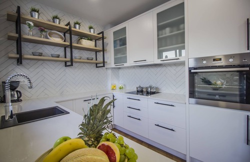 Veliko Brdo House | New Mountainside Villa w heated Pool + Stunning Sea View