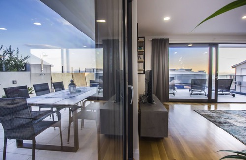 Veliko Brdo House | New Mountainside Villa w heated Pool + Stunning Sea View