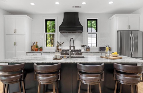 Helen House | New Mtn Retreat on 3 Levels: Hot Tub, Game Room, Min to Helen, Wineries, Hiking