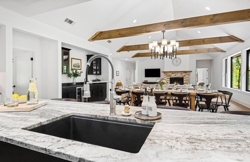 Helen House | New Mtn Retreat on 3 Levels: Hot Tub, Game Room, Min to Helen, Wineries, Hiking