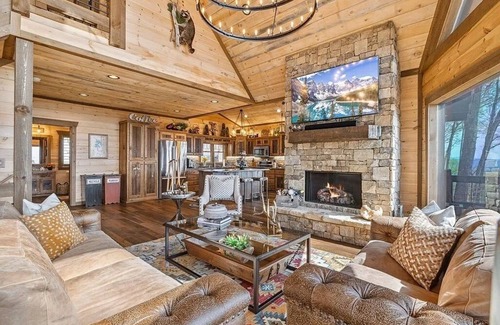 Cherry Log House | New! Mtn Views, pool table, fire pit