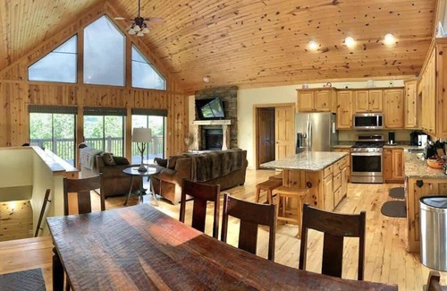 Cleveland Cabin | New! MtnViews, Hot Tub, Pool, Arcade, Shuffleboard