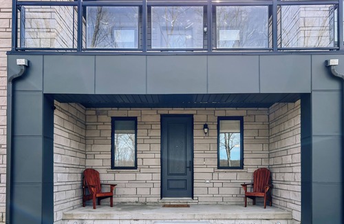Dwight House | New Muskoka house close to Dwight beach, Alogonquin Sauna Hot tub BBQ fire pit