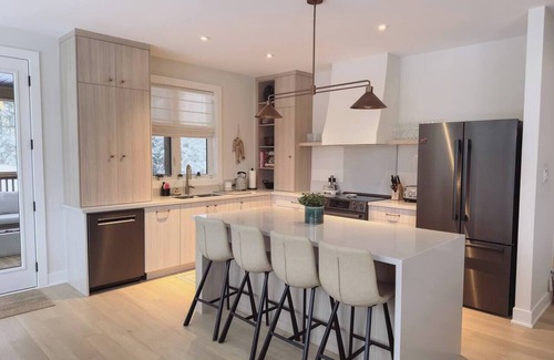Dwight House | *New* Muskoka Lakefront Wellness Retreat