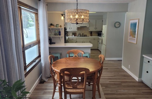 Empire House | New! My Roam'n Empire - Super Cute with Water Toys and Great Location! Walk to Downtown and Beach!