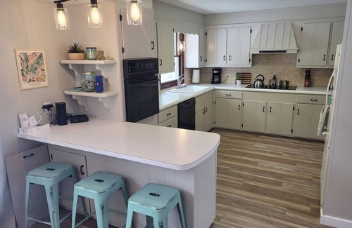Empire House | New! My Roam'n Empire - Super Cute with Water Toys and Great Location! Walk to Downtown and Beach!