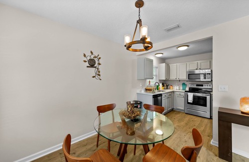 Northside House | ★NEW★N. Jax Home| Mins to ✈︎ | 4 Bed | EZ Check-In