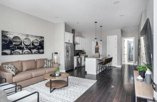 Nashville House | New Nashville Home - Rooftop Views - Hot Tub
