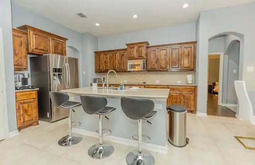South Arlington House | New! Near AT&T Stad, Sixflags, Joe Pool, 4 br,5bed