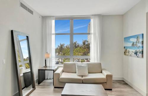 Hollywood House | New! New! Ocean Oasis