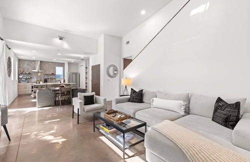 North Hyde Park House | New! North Hyde Park Haven! Close to UT & Convention Center