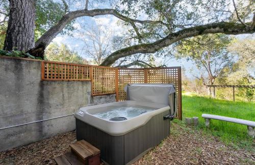 Bennett Valley House | NEW Oak-Encircled Serenity HotTub BBQ HWY12 & 101