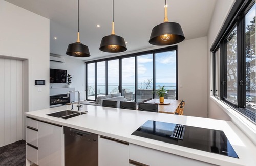 Oakura House | NEW! Oakura Beach Front Apt #1