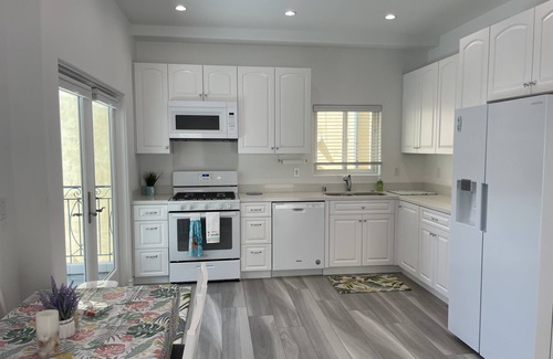 The Strand House | New ocean front duplex, walk to dining, shops & entertainment.