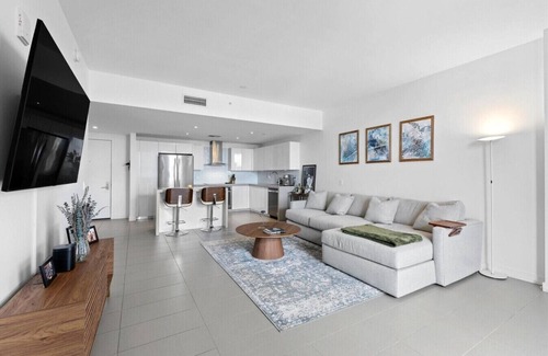 Town Square Condo | NEW | Ocean View w/Peloton, Workspace, Parking