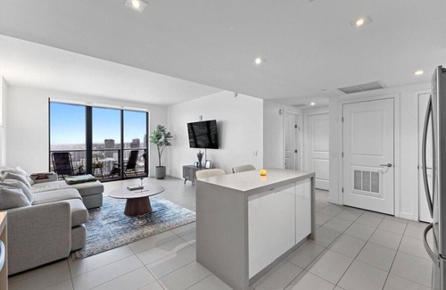 Town Square Condo | NEW | Ocean View w/Peloton, Workspace, Parking