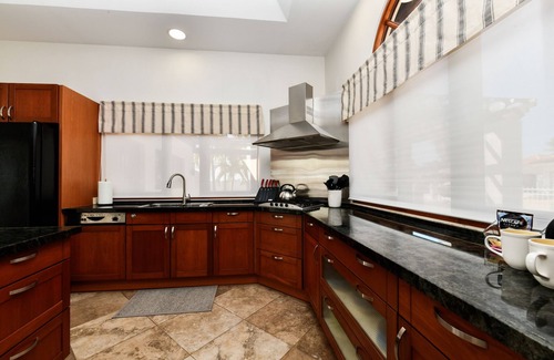 Malmok Cottage | New! Ocean View With Rooftop Terrace in Malmok!