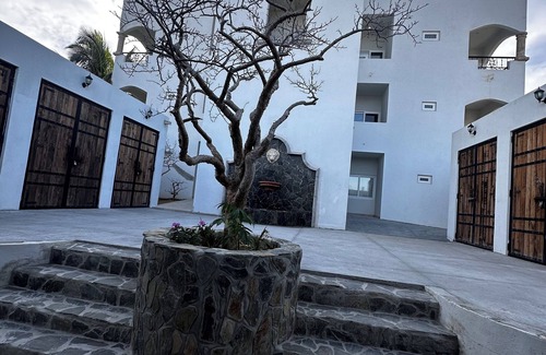 La Paz Condo | New Oceanfront 3 Bed Condo @ Cerritos Beach near Todos Santos & surfing WIFI A/C