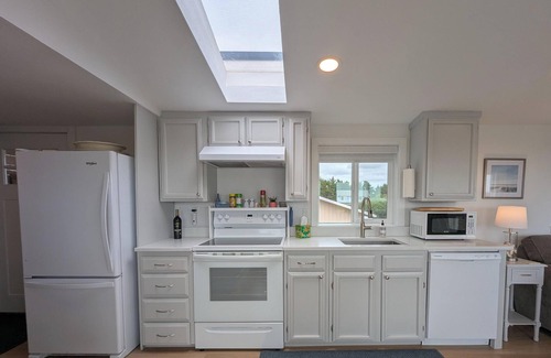 Grayland House | NEW - OCEANFRONT HOME - Views! Path to Beach! Dog Friendly! GREAT Outdoor Spaces