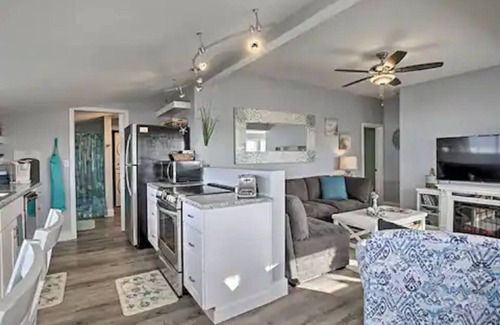 Newport Condo | NEW! Oceanfront Newport Condo w/Deck & Views!