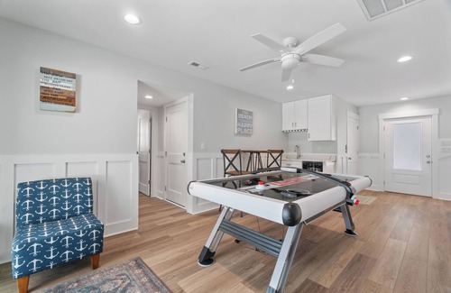 Ocean Sands House | New, Oceanside 6-Bedroom 5.5 Bath, Swimming pool, Elevator, 5 min walk to beach