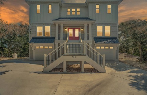 Ocean Sands House | New, Oceanside 6-Bedroom 5.5 Bath, Swimming pool, Elevator, 5 min walk to beach