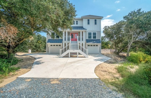Ocean Sands House | New, Oceanside 6-Bedroom 5.5 Bath, Swimming pool, Elevator, 5 min walk to beach