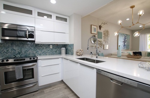 Rock Harbor House | NEW! OCEANVIEW! 2 Kings, Pools, Pickleball, Hot tubs,Tennis, Speakeasy Gameroom