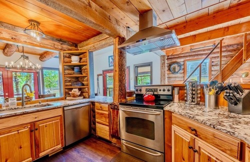 Crested Butte Cabin | NEW Oh-Be-Joyful Ranch! Private cabin w hot tub & huge stone fireplace!