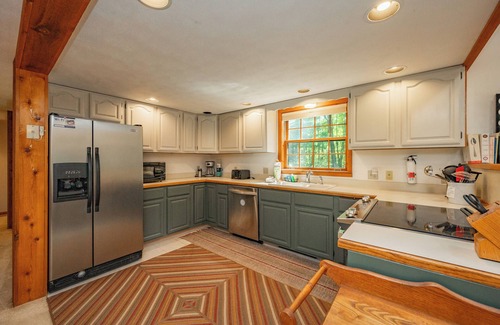 Paradise Point House | New! Old Moose Barn: Lake Access, Dogs OK, Hot Tub!