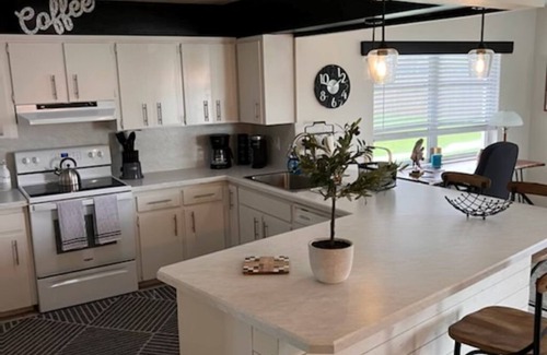 Venice East House | New on Market ! Beautiful family home close to beach, golf, tennis and shopping.
