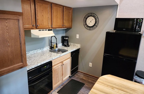 Bellaire House | NEW on the market 2 bedroom, 2 full baths, sleeps 8