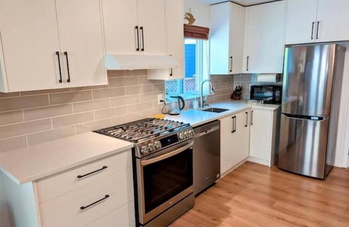 Langford House | New on Vrbo - 5.0 stars Top 1% Airbnb -nPrivate Garden Suite - Free car charger