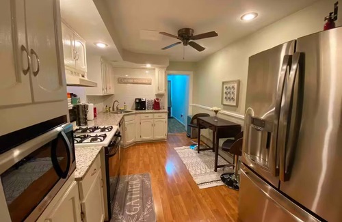 South Baltimore House | NEW ON VRBO ★ Fed Hill★Family★ 3BR 2BA★2 Parkings★Full Kitch★Walk score 92