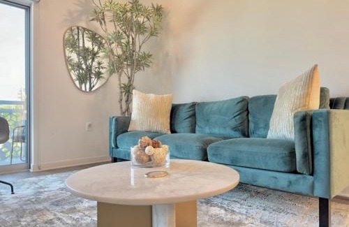 Silver Lake Apartment | NEW One Bedroom Penthouse, Silver Lake + Parking!