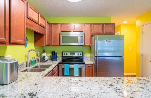 Emerald Isle Condo | ~New Openings~ Tropical 2 bed 2 bath, in an OCEANFRONT complex with 3 pools