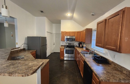 LaPlace House | New Orleans adjacent (20 min). 15 min to airport.