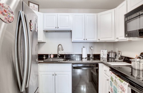 West End Condo | New Orleans Condo w/ Pool, 7 Mi to French Quarters