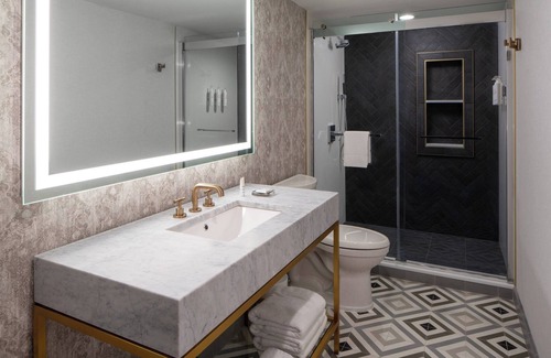 Arts/Warehouse District Hotel | New Orleans Marriott Warehouse Arts District