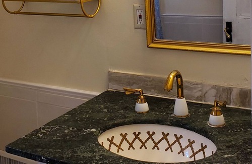 Irish Channel House | New Orleans Style Rental. Safe off street parking. Prime Location.