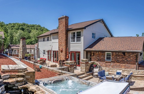 Franklin House | NEW! "Outdoor Oasis" You Will Not Need to Leave Home