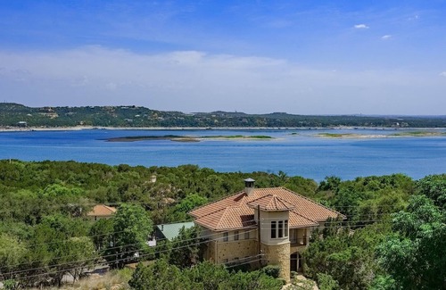 Lower Basin Lake Travis House | NEW 'Overlook Oasis'- Minutes to Lake Travis! 5BR Luxurious Home - Lake Views! Amazing Kitchen!