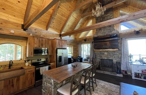 Valley Head Cabin | NEW Owl and Moon Romantic Cabin Majestic Views for Miles Fireplace and Hottub